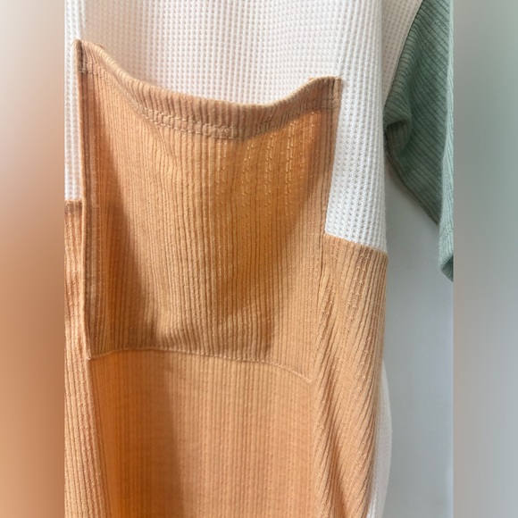 💙💙POSH PARTY HOST PICK💙💙NWOT BiBi Boutique Shirt Color Block & Pocket Size S/M - Picture 9 of 13